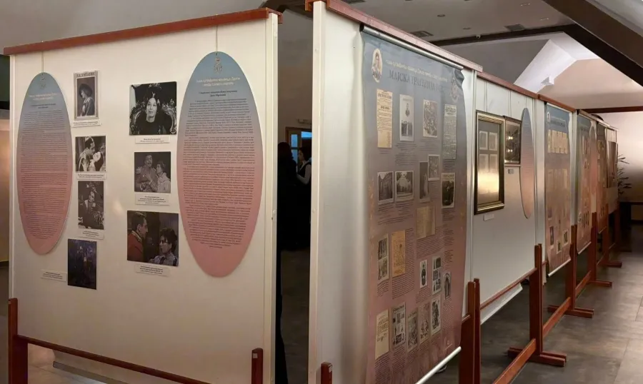 Izložba o kraljici Dragi Obrenović otvorena u Biblioteci „Ljubiša R. Đenić”