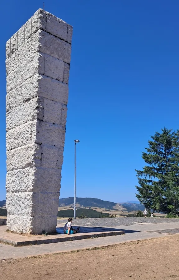 Spomenik na Šumatnom brdu – simbol slobode i jedno od najlepših mesta na Zlatiboru